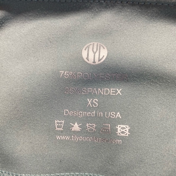 TILYOUCOLLAPSE Capri Leggings - Picture 5 of 5